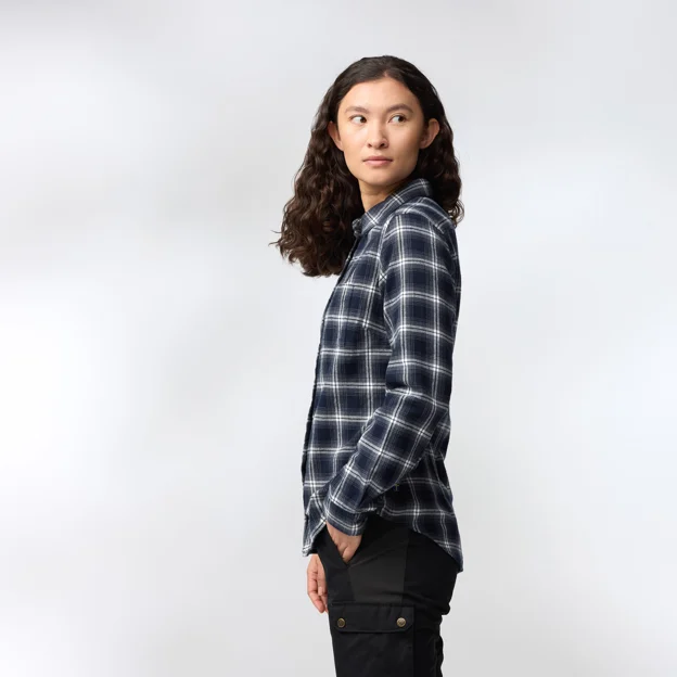 Fjällräven Övik Flannel Shirt W Women’s Shirts Model Angle F 86292