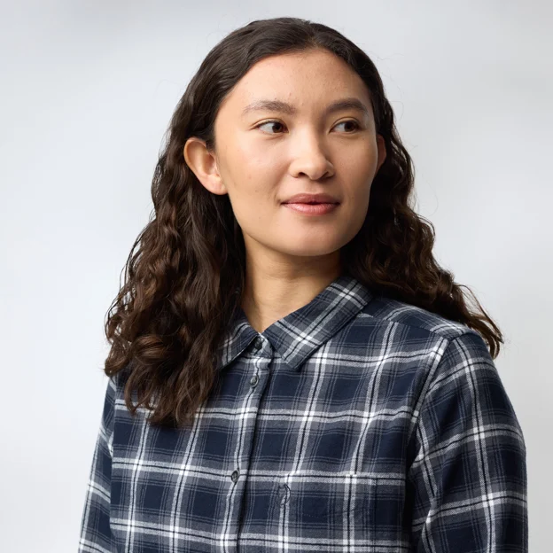 Fjällräven Övik Flannel Shirt W Women’s Shirts Model Angle H 86294