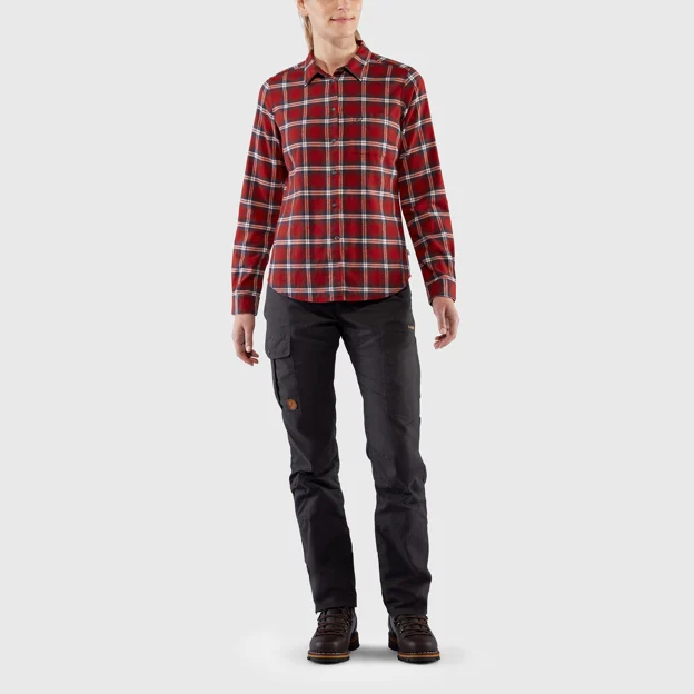 Fjällräven Övik Flannel Shirt W Women’s Shirts Model Model front 23647