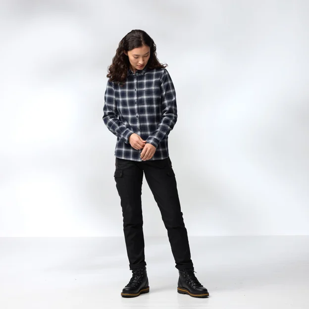Fjällräven Övik Flannel Shirt W Women’s Shirts Model Model front 86289