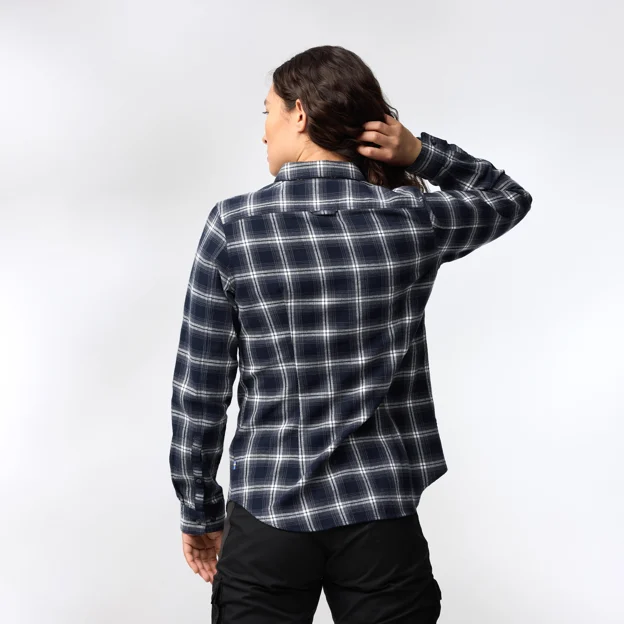 Fjällräven Övik Flannel Shirt W Women’s Shirts Model Model back 86290