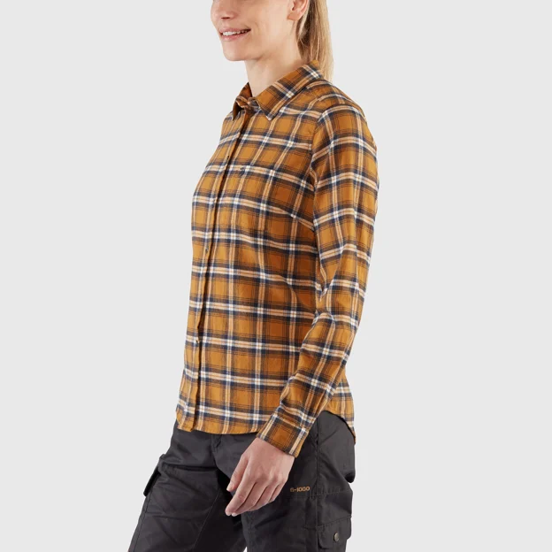 Fjällräven Övik Flannel Shirt W Women’s Shirts Model Model side 23646