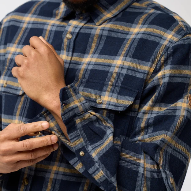 Fjällräven Övik Heavy Flannel Shirt M Men’s Shirts Model Angle I 92862