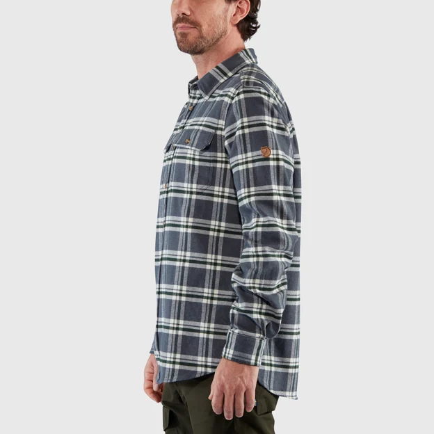 Fjällräven Övik Heavy Flannel Shirt M Men’s Shirts Model Model side 23153