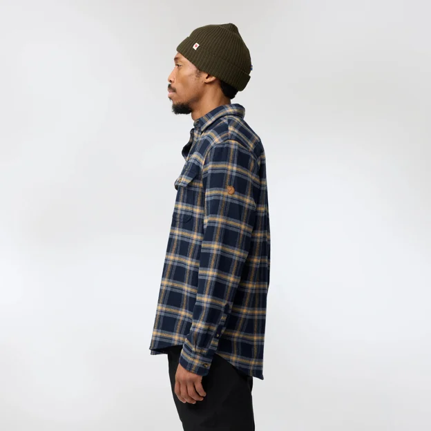 Fjällräven Övik Heavy Flannel Shirt M Men’s Shirts Model Model side 92857