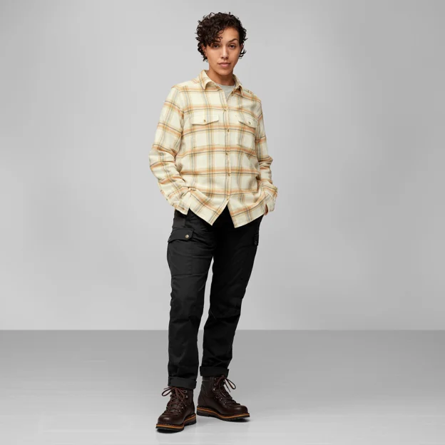 Fjällräven Övik Heavy Flannel Shirt W Women’s Shirts Model Model front 76024