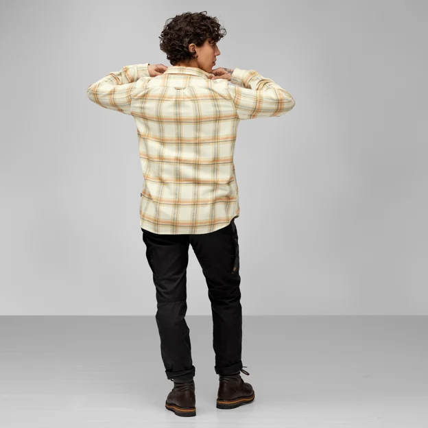 Fjällräven Övik Heavy Flannel Shirt W Women’s Shirts Model Model back 76025