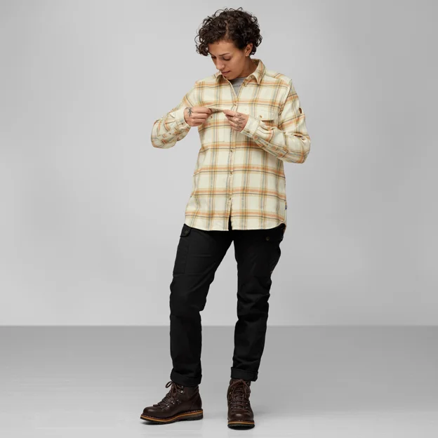 Fjällräven Övik Heavy Flannel Shirt W Women’s Shirts Detail Angle F 76027
