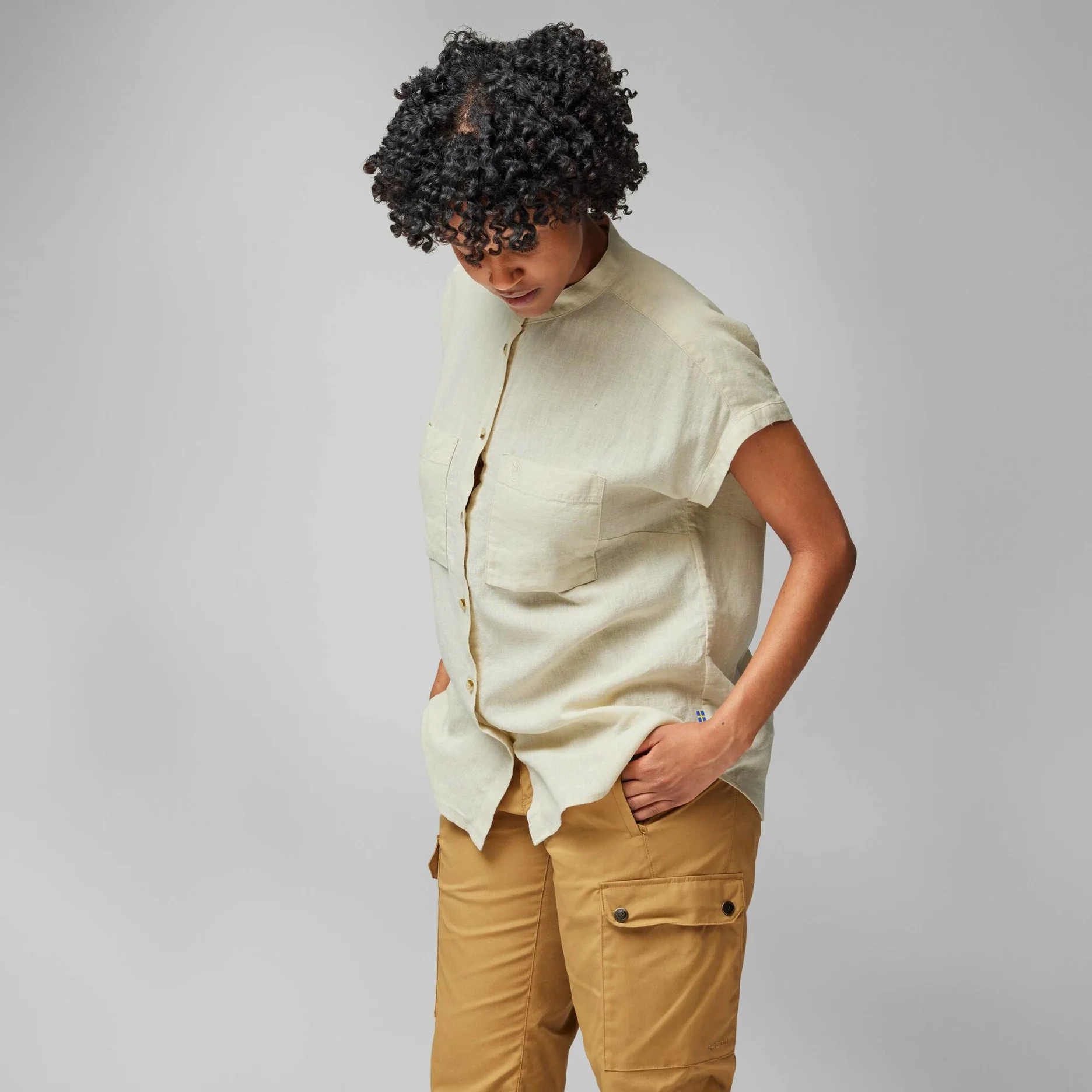 Fjällräven Övik Hemp Shirt SS W Women’s Shirts Model Model side 82254