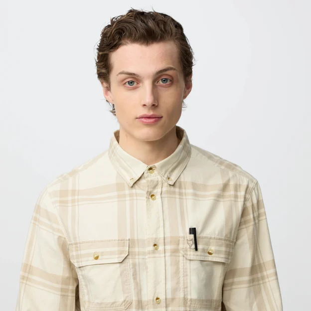 Fjällräven Övik Lite Flannel Shirt M Men’s Shirts Model Angle H 100381
