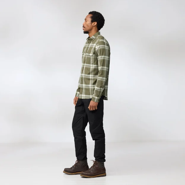 Fjällräven Övik Lite Flannel Shirt M Men’s Shirts Model Model side 92957