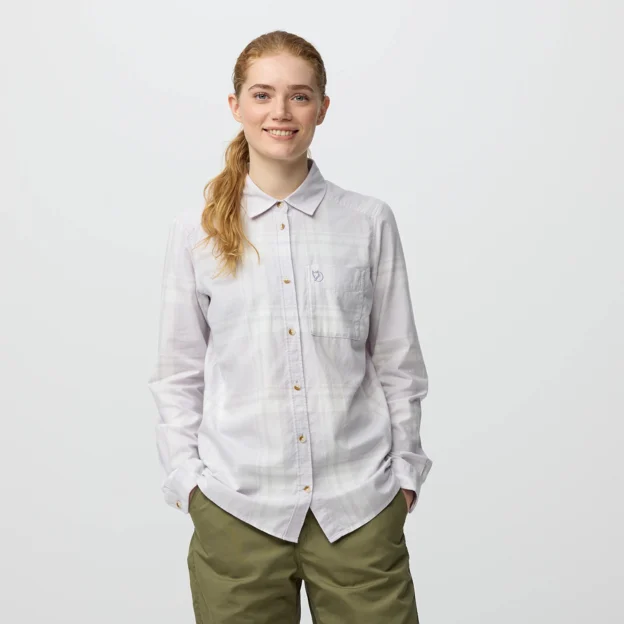 Fjällräven Övik Lite Flannel Shirt W Women’s Shirts Model Angle F 100392