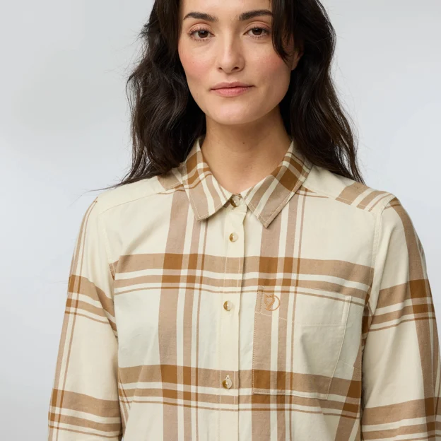 Fjällräven Övik Lite Flannel Shirt W Women’s Shirts Model Angle G 92937