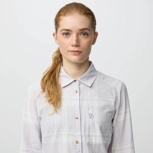 Fjällräven Övik Lite Flannel Shirt W Women’s Shirts Model Angle H 100378