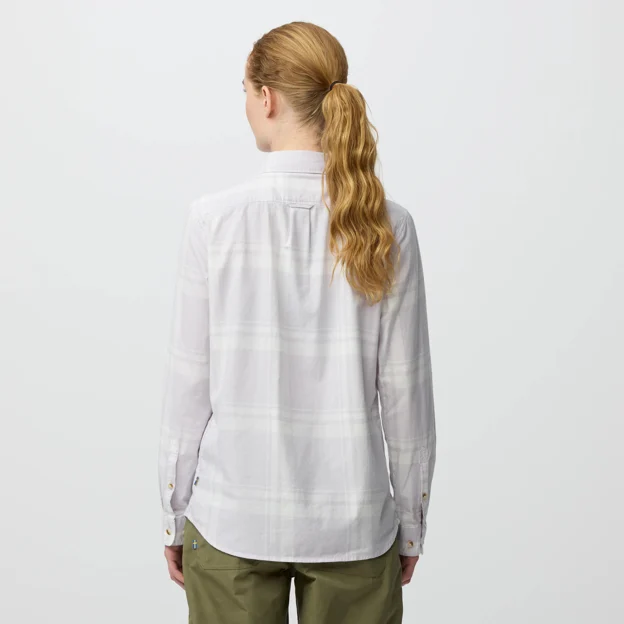 Fjällräven Övik Lite Flannel Shirt W Women’s Shirts Model Model back 100408