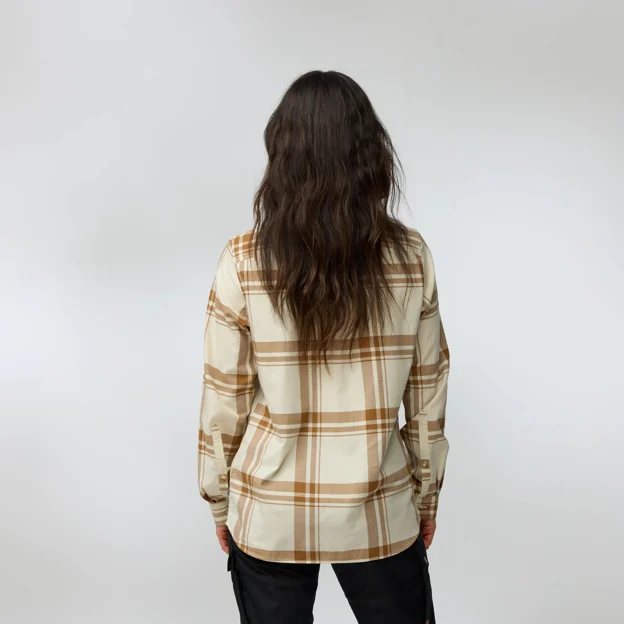 Fjällräven Övik Lite Flannel Shirt W Women’s Shirts Model Model back 92951