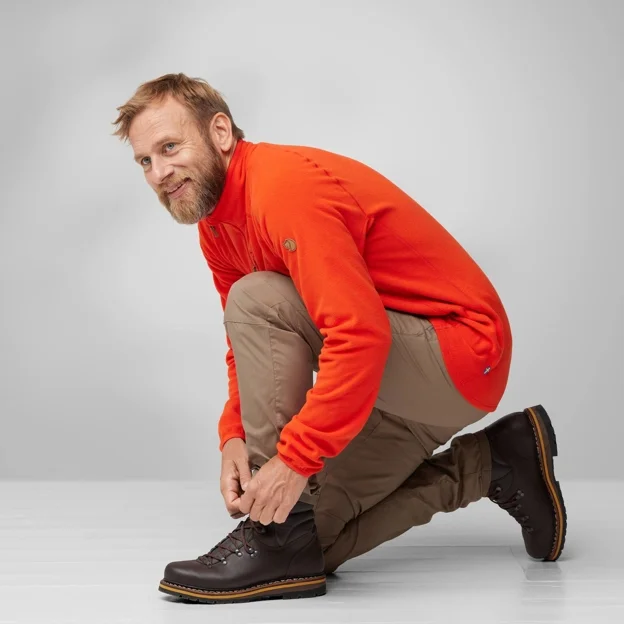 Fjällräven Övik Lite Fleece Half Zip M Men’s Outlet Model Angle J 85531