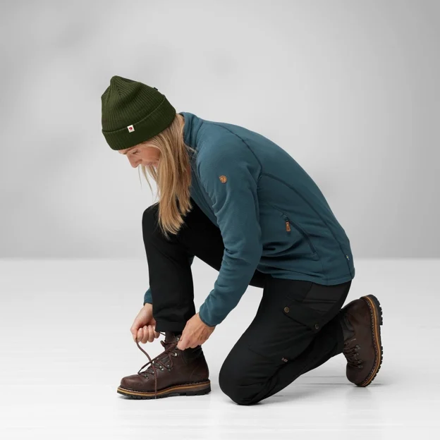 Fjällräven Övik Lite Fleece Jacket W Women’s Fleeces Model Angle H 85547