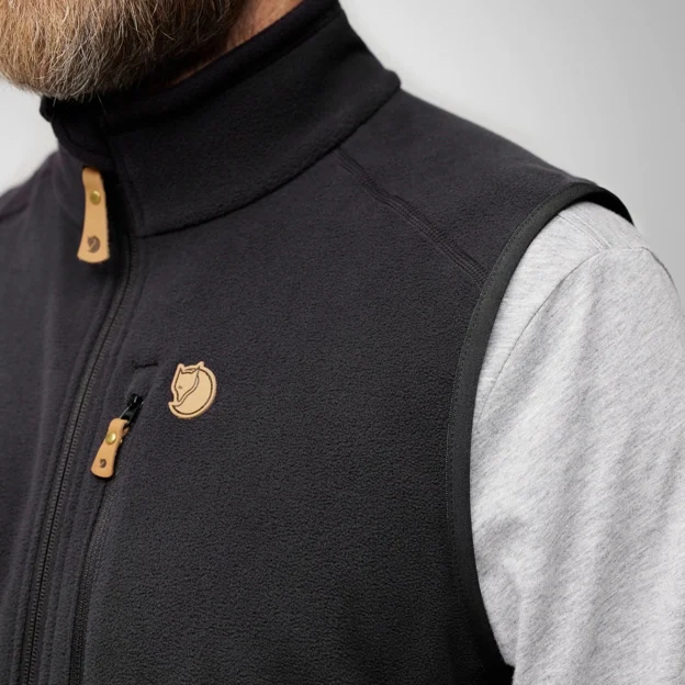 Fjällräven Övik Lite Fleece Vest M Men’s Vests Model Angle F 85553