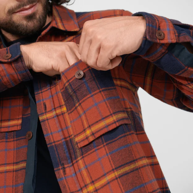 Fjällräven Övik Lite Padded Shirt M Men’s Shirts Detail Angle G 60229