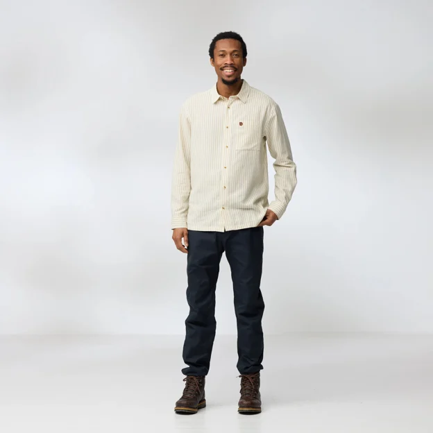 Fjällräven Övik Relaxed Hemp Shirt LS M Men’s Shirts Model Model front 92927