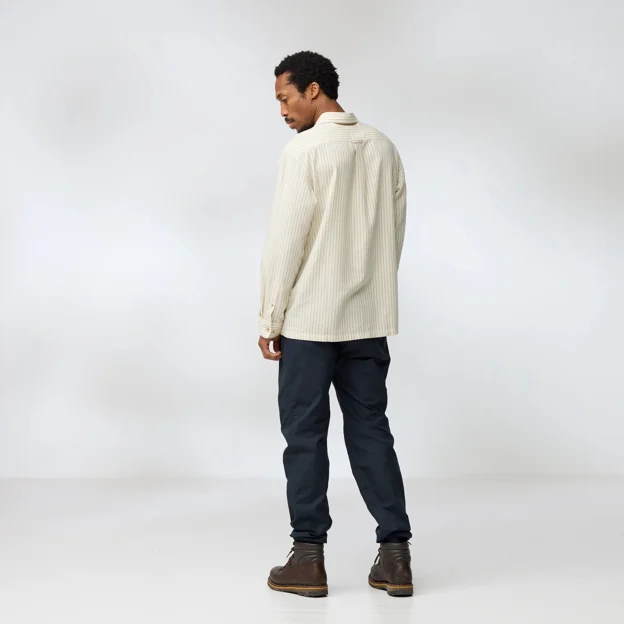 Fjällräven Övik Relaxed Hemp Shirt LS M Men’s Shirts Model Model back 92926