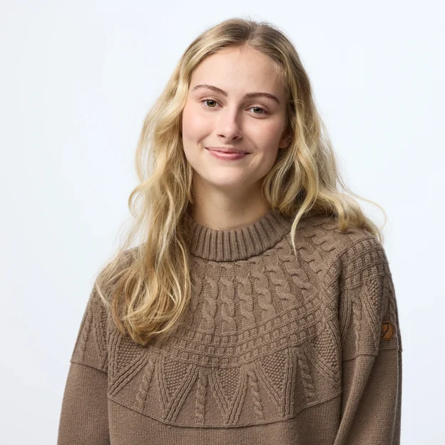 Fjällräven Övik Solid Jacquard Knit W Women’s Sweaters & knitwear Model Angle G 120144