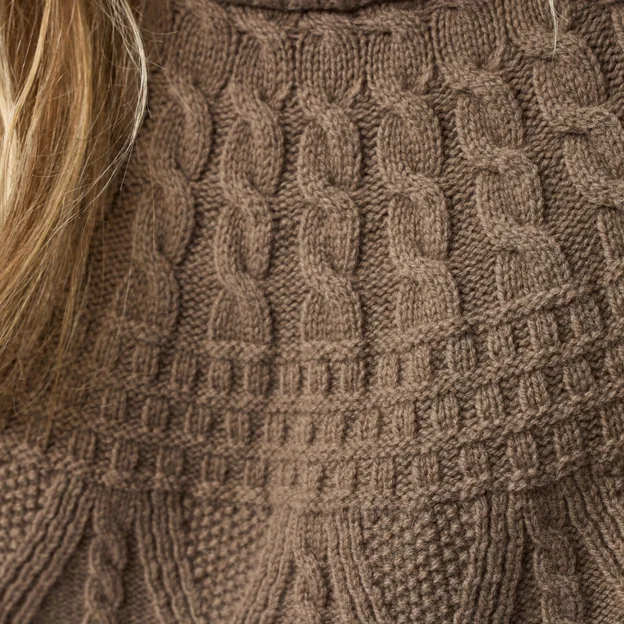 Fjällräven Övik Solid Jacquard Knit W Women’s Sweaters & knitwear Model Angle H 120155
