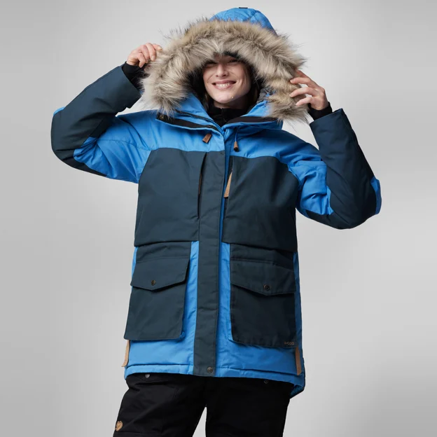 Fjällräven Polar Expedition Parka W Women’s Down jackets Model Model side 76086