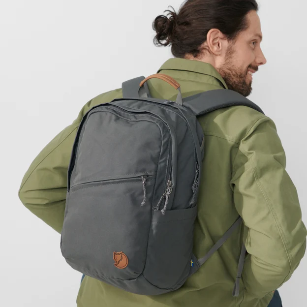 Fjällräven Räven 20 Unisex Daypacks Model Model front 60240