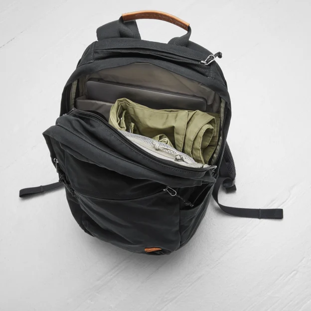 Fjällräven Räven 20 Unisex Daypacks Model Angle H 82372