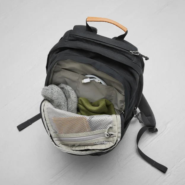 Fjällräven Räven 20 Unisex Daypacks Model Angle I 82374