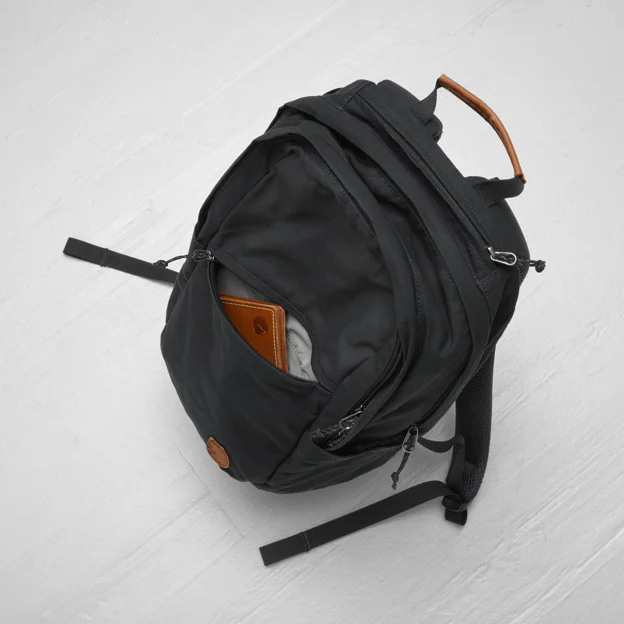 Fjällräven Räven 20 Unisex Daypacks Model Angle J 82375