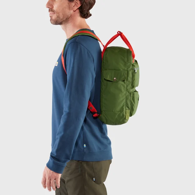 Fjällräven Samlaren Kånken 2b Unisex Daypacks Model Model side 43902