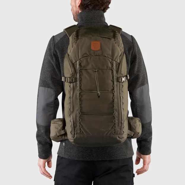 Fjällräven Singi 28 Unisex Daypacks Model Model front 22122