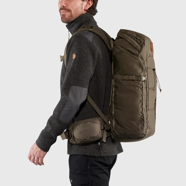 Fjällräven Singi 28 Unisex Daypacks Model Model side 22124
