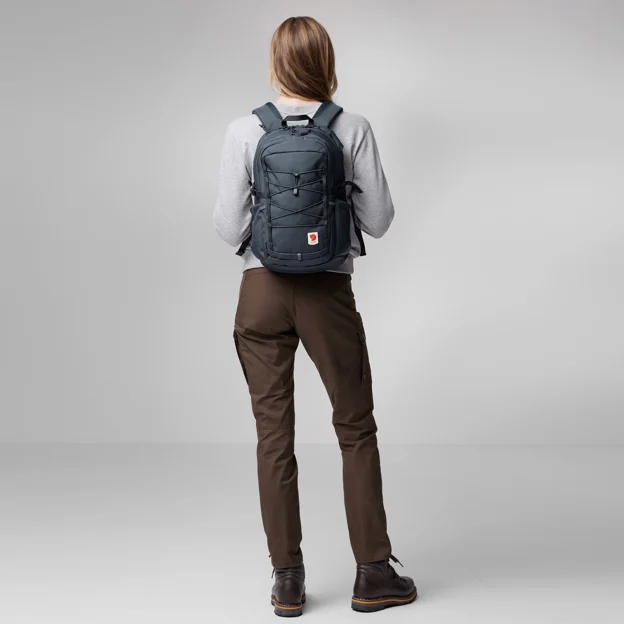Fjällräven Skule 20 Unisex Daypacks Model Model back 76158