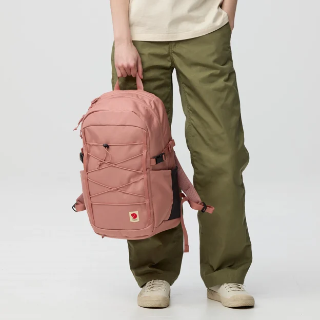 Fjällräven Skule 24 Unisex Daypacks Model Angle K 100423