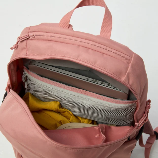 Fjällräven Skule 24 Unisex Daypacks Model Angle L 100384