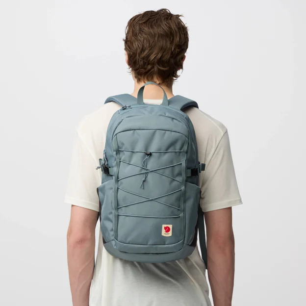 Fjällräven Skule 24 Unisex Daypacks Model Model front 100420