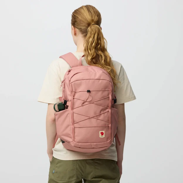 Fjällräven Skule 24 Unisex Daypacks Model Angle H 100405