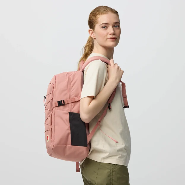 Fjällräven Skule 24 Unisex Daypacks Model Angle J 100413