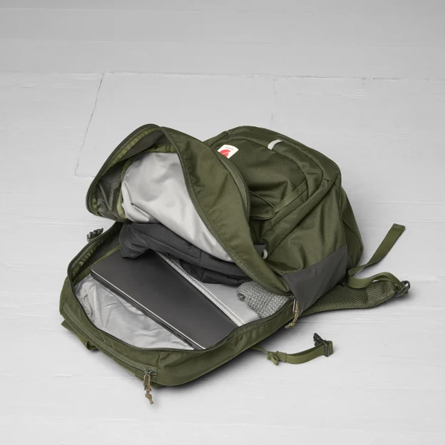 Fjällräven Skule 28 Unisex Daypacks Model Model side 82745