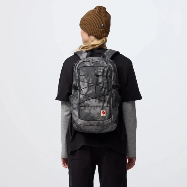 Fjällräven Skule Graphics 24 Unisex Daypacks Model Model front 120015