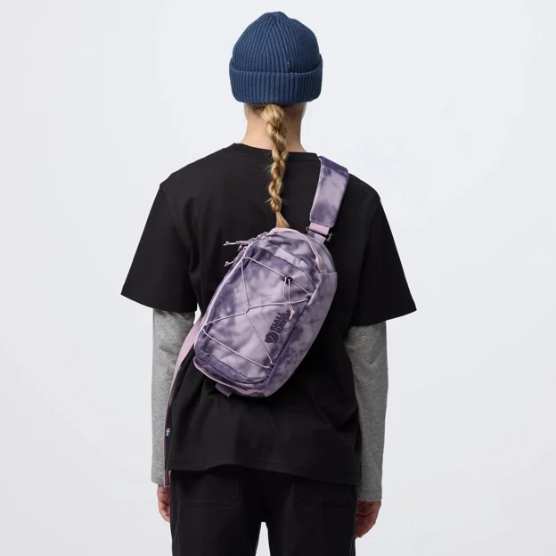 Fjällräven Skule Graphics Sling 6 Unisex Daypacks Model Model front 120012
