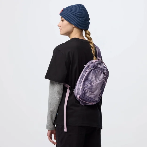 Fjällräven Skule Graphics Sling 6 Unisex Daypacks Model Model side 119961