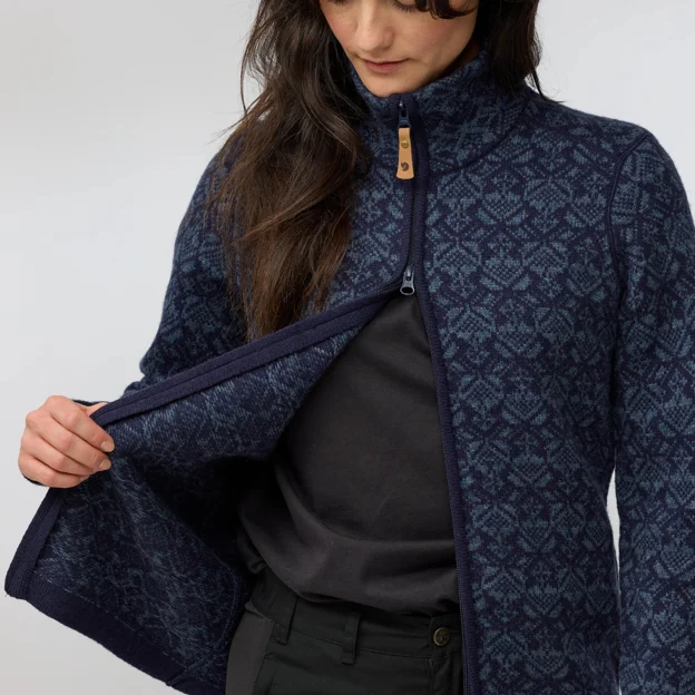 Fjällräven Snow Cardigan W Women’s Sweaters & knitwear Model Angle H 92852