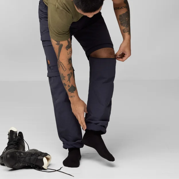Fjällräven Travellers MT Zip-off Trs M Men’s Outdoor trousers Model Angle J 82761