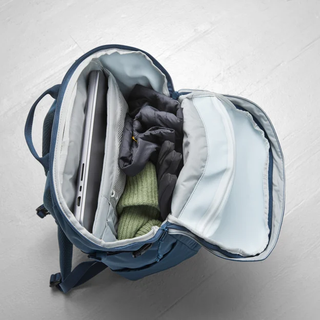 Fjällräven Ulvö 23 Unisex Daypacks Model Angle F 82514