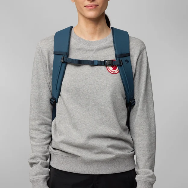 Fjällräven Ulvö 23 Unisex Daypacks Model Model side 82513